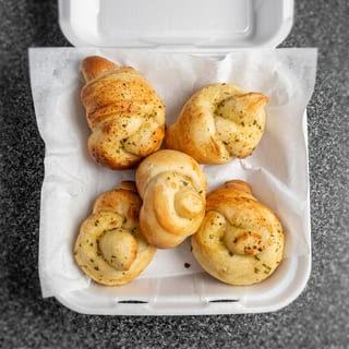 Garlic Knots with Sauce
